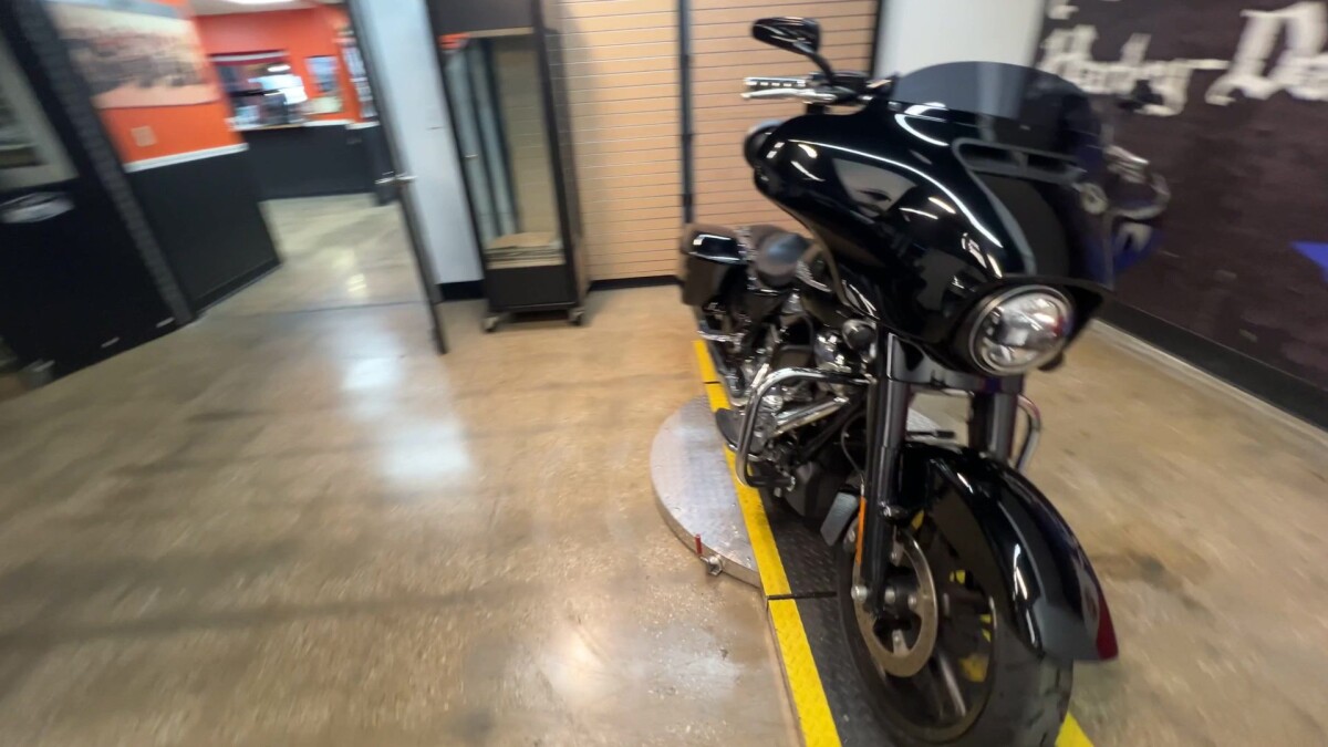 2017 Harley-Davidson Street Glide Special FLHXS - Photo 6