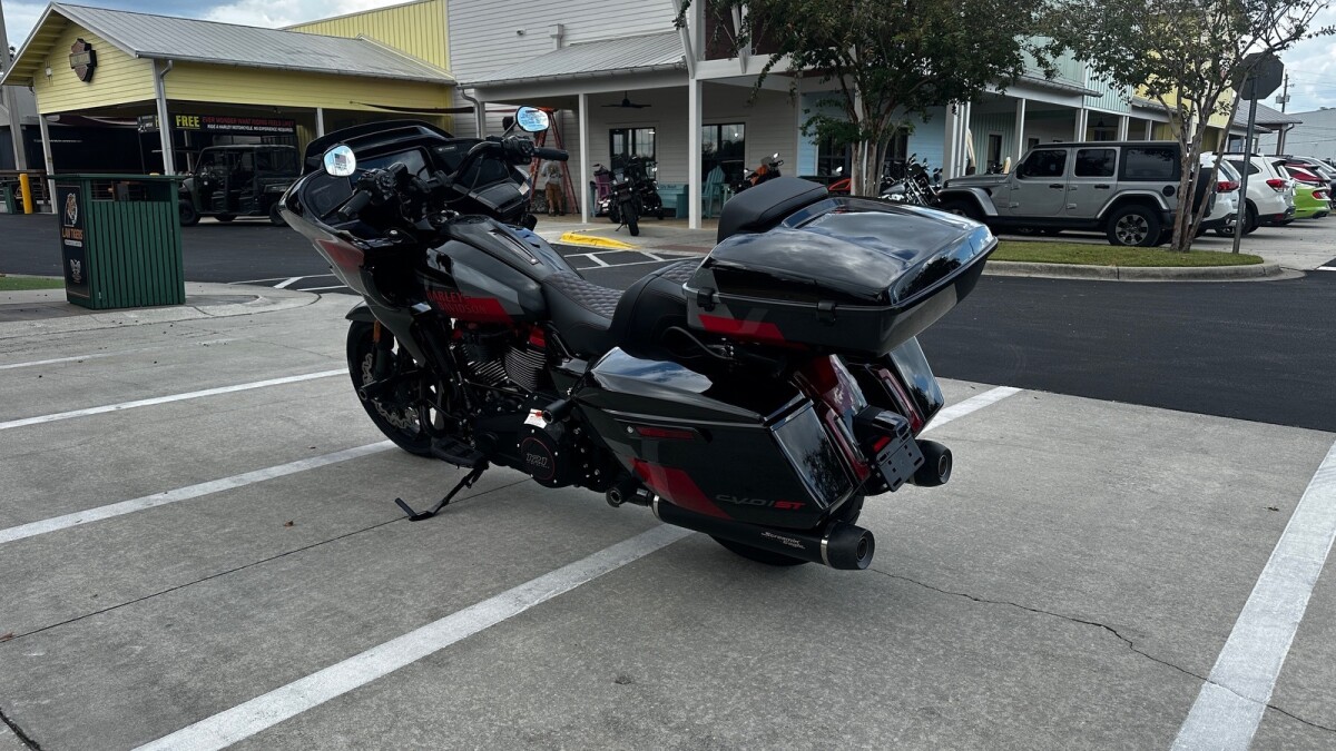2025 Harley-Davidson CVO Road Glide ST - Photo 4