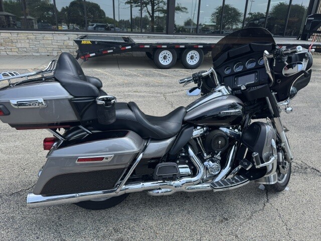 Harley-Davidson Electra Glide Ultra Classic 2017 FLHTCU SILVER/BLACK - Photo 2