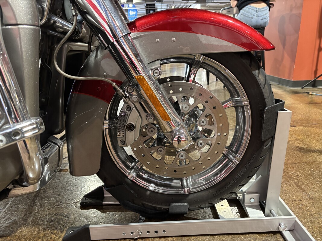Harley-Davidson CVO Road Glide Ultra 2016 FLTRUSE RUBY RED/PALLADIUM - Photo 2