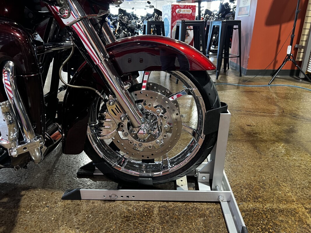 Harley-Davidson CVO Street Glide 2012 FLHXSE RED - Photo 3