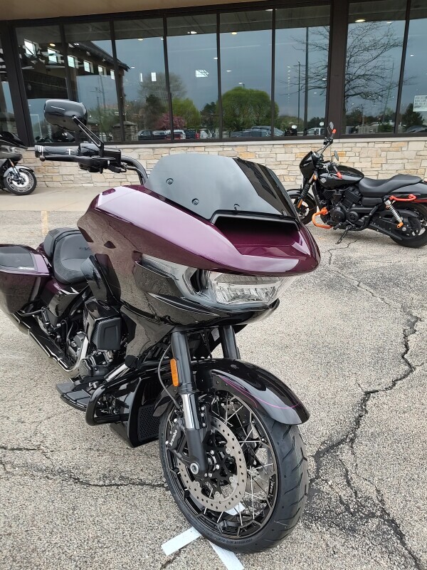 Harley-Davidson CVO Road Glide 2025 FLTRXSE POISON BERY FADE - Photo 3