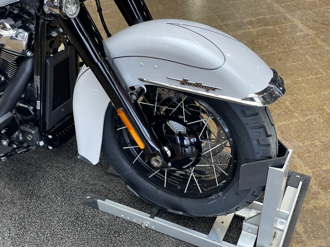 Harley-Davidson Heritage Classic 2025 FLHC WHITE ONYX PRL - Photo 2