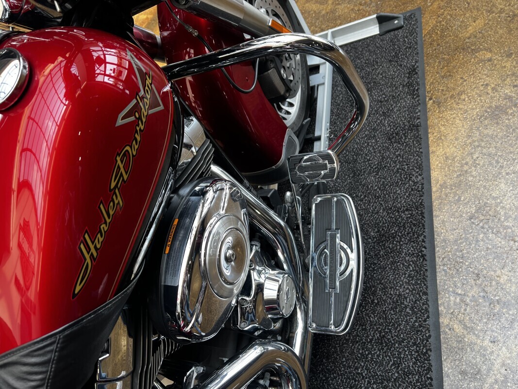 Harley-Davidson Road King 2012 FLHR RED - Photo 5