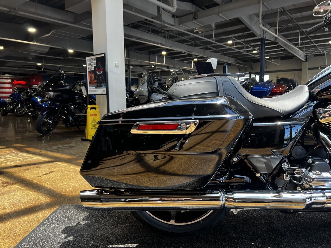 Harley-Davidson Road Glide 2025 FLTRX VIVID BLACK - Photo 6