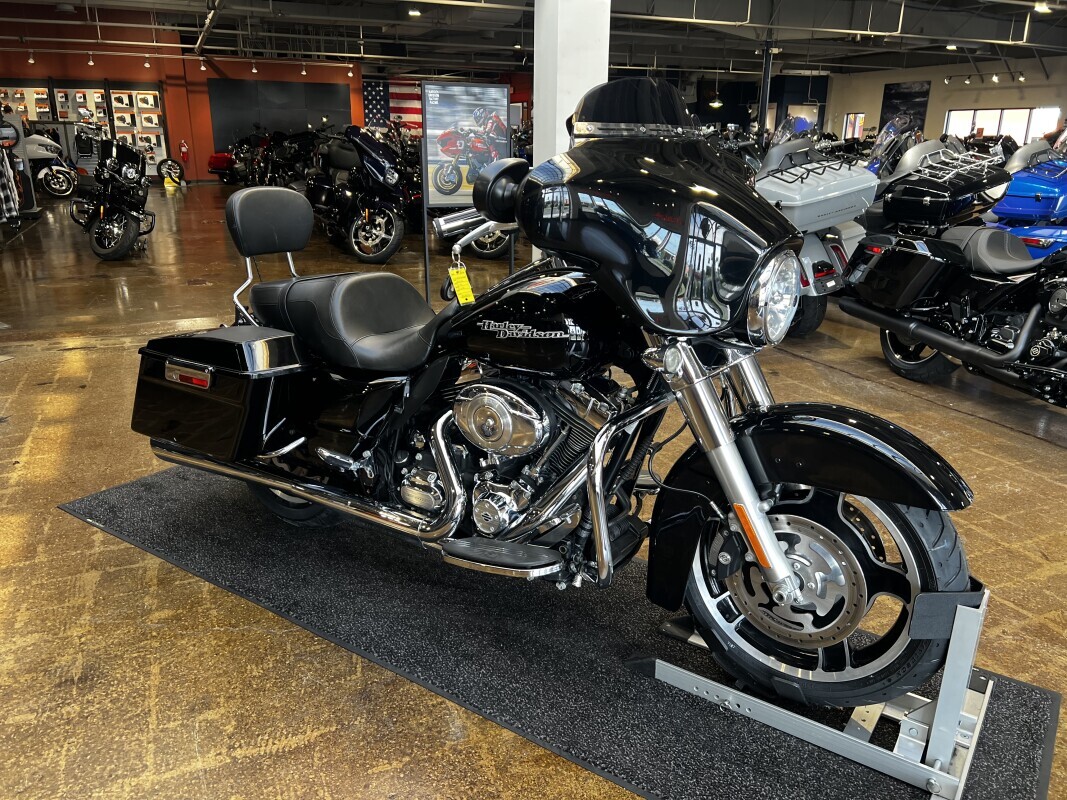 Harley-Davidson Street Glide 2012 FLHX Vivid Black - Photo 2