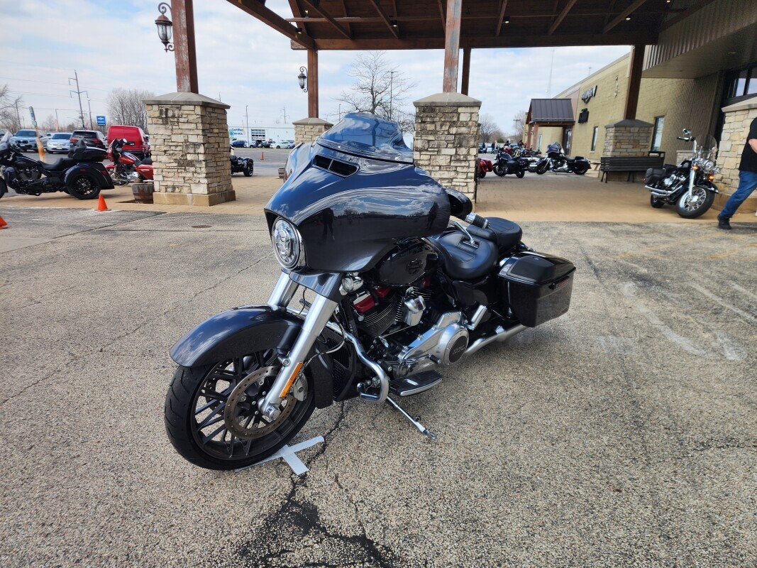 Harley-Davidson CVO Street Glide 2020 FLHXSE BLACK STARDUST - Photo 4