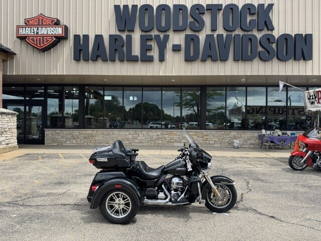 Harley-Davidson Tri Glide Ultra 2015 FLHTCUTG BLACK