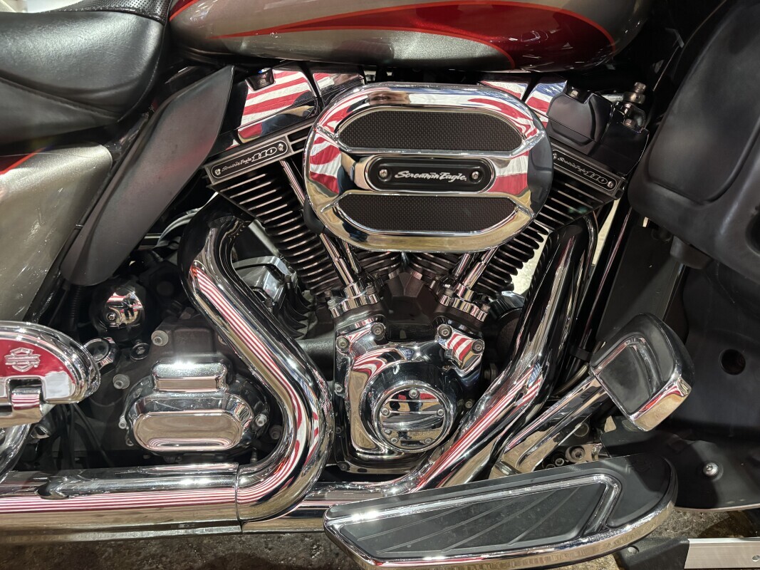 Harley-Davidson CVO Road Glide Ultra 2016 FLTRUSE RUBY RED/PALLADIUM - Photo 4