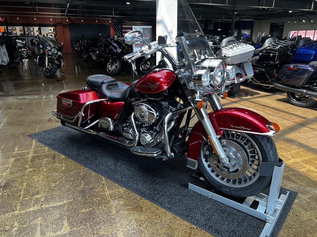 Harley-Davidson Road King 2012 FLHR RED - Photo 2
