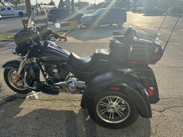 Harley-Davidson Tri Glide Ultra Classic 2012 FLHTCUTG BLACK - Photo 4