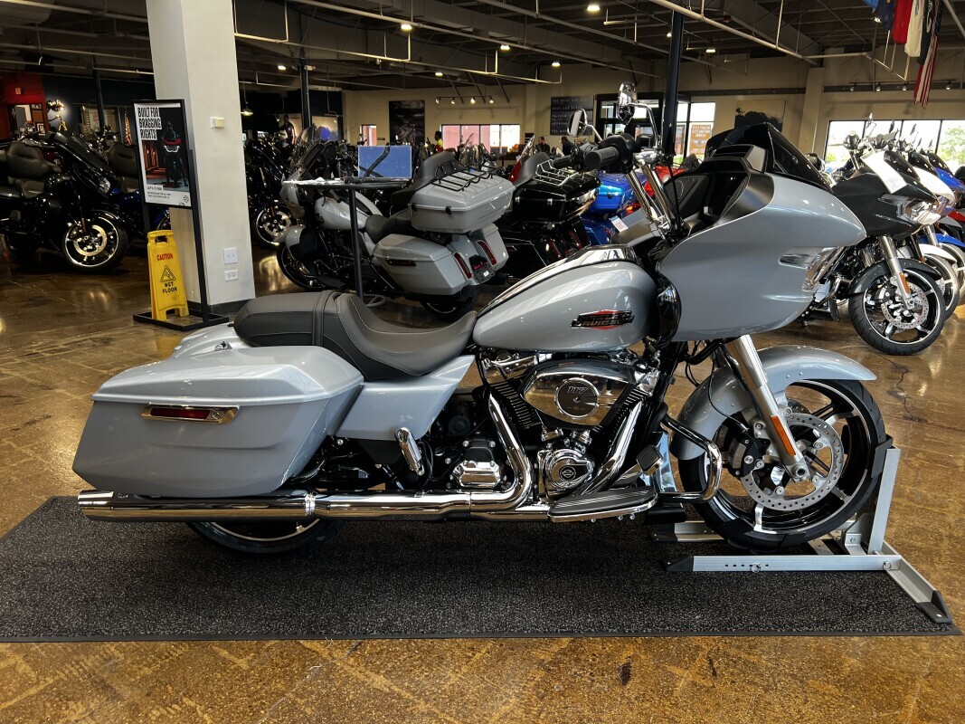 Harley-Davidson Road Glide 2025 FLTRX ATLAS SILVER - Photo 5