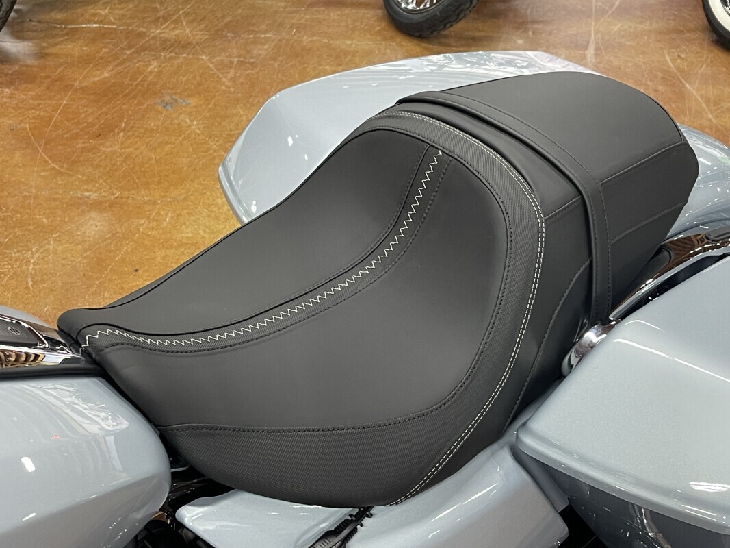 Harley-Davidson Road Glide 2025 FLTRX ATLAS SILVER - Photo 10