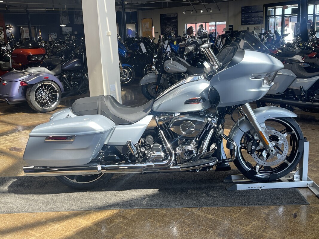 Harley-Davidson Road Glide 2025 FLTRX ATLAS SLV MTLIC - Photo 5