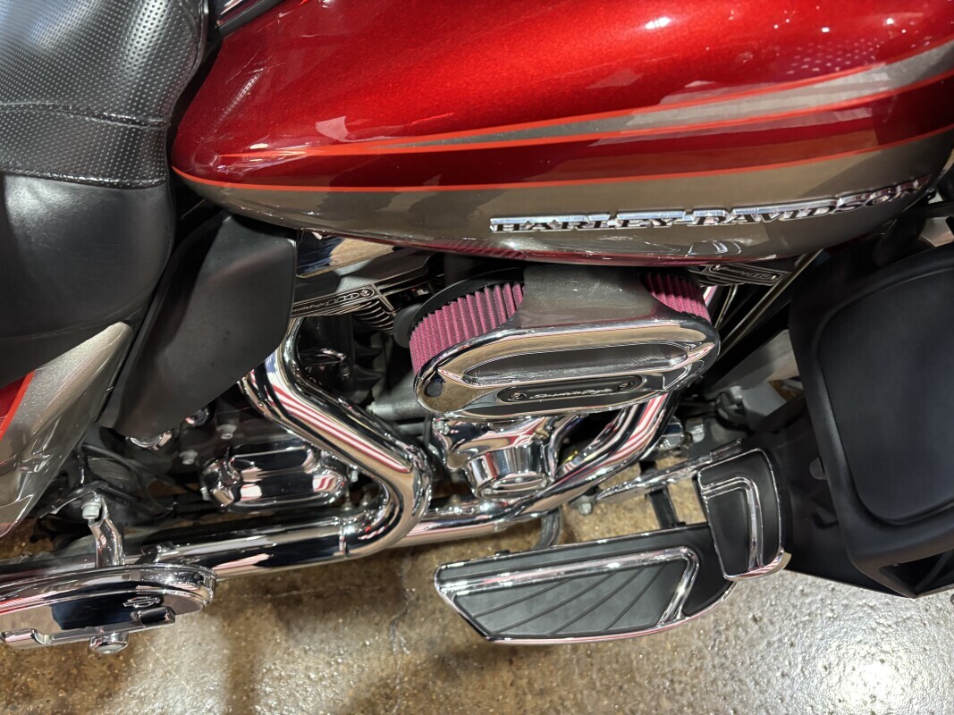 Harley-Davidson CVO Road Glide Ultra 2016 FLTRUSE RUBY RED/PALLADIUM - Photo 5