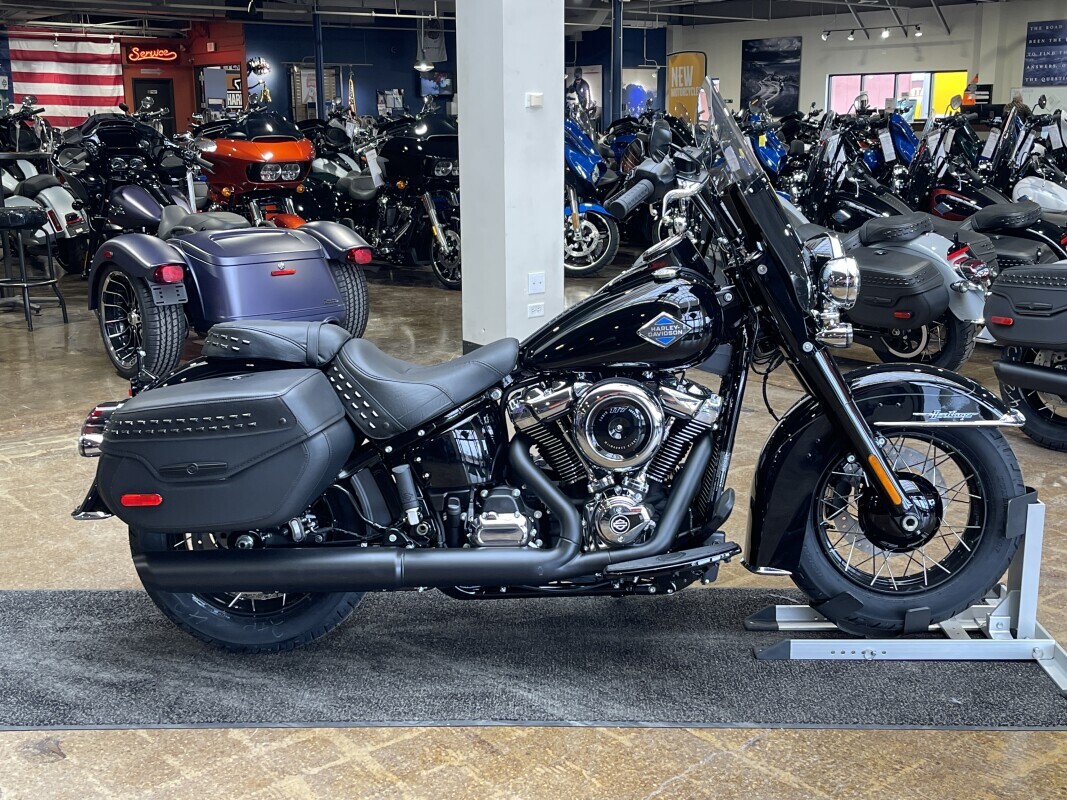 Harley-Davidson Heritage Classic 2025 FLHC VIVID BLACK - Photo 5