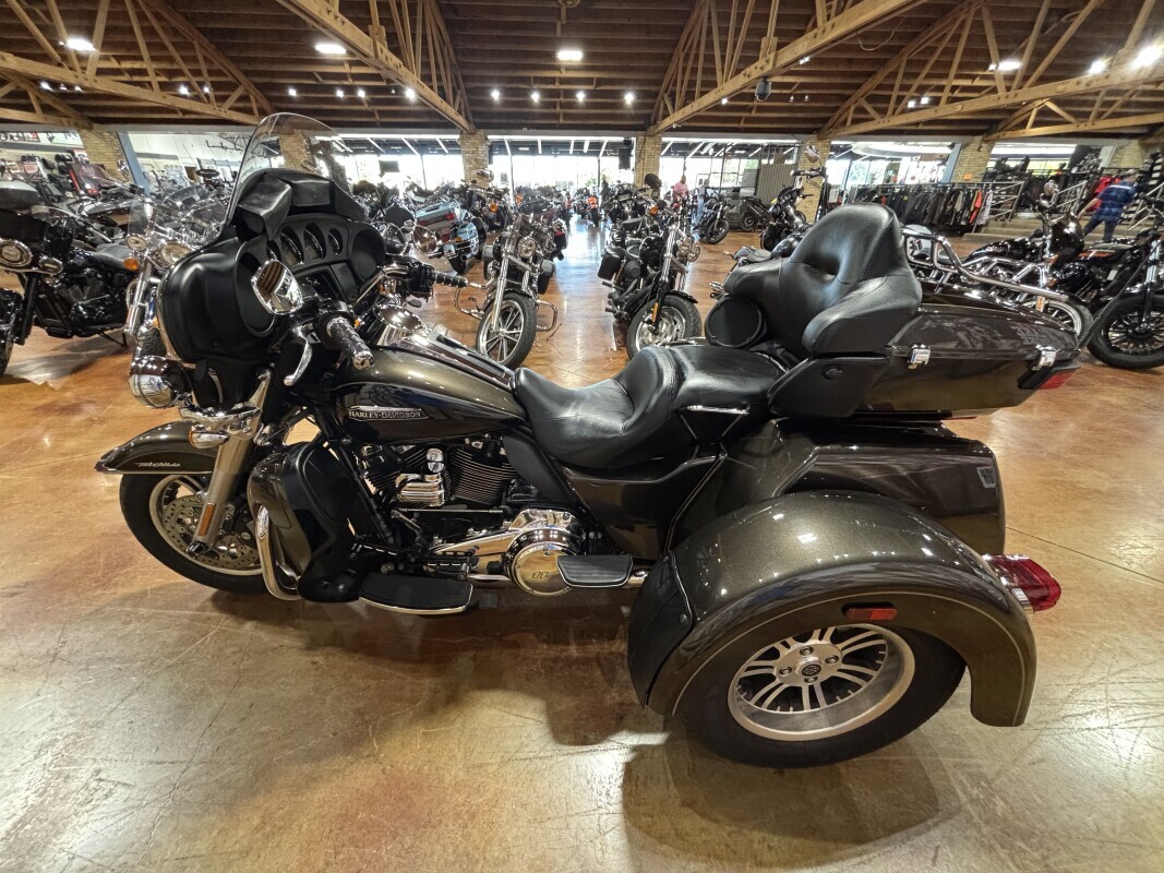 Harley-Davidson Tri Glide Ultra 2020 FLHTCUTG RVR RCK GRY/BLK - Photo 5