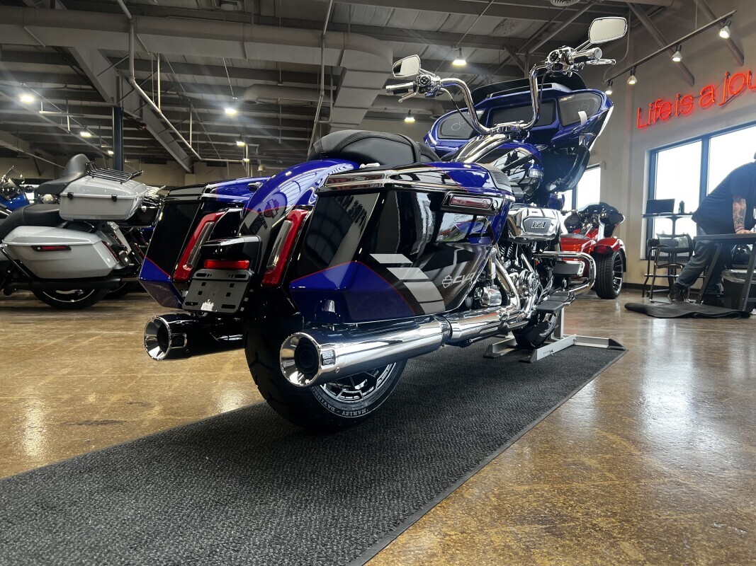 Harley-Davidson CVO Road Glide 2025 FLTRXSE BLUE STREAK - Photo 8