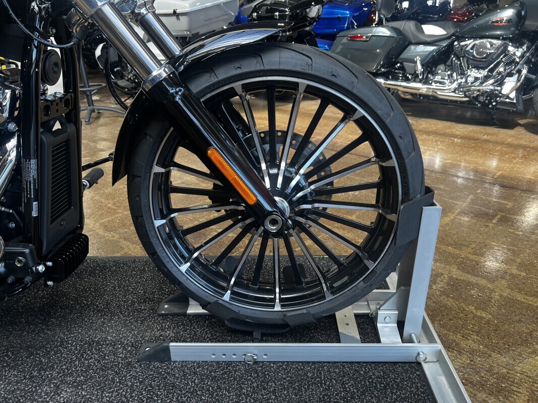 Harley-Davidson Breakout 2025 FXBR VIVID BLACK - Photo 2