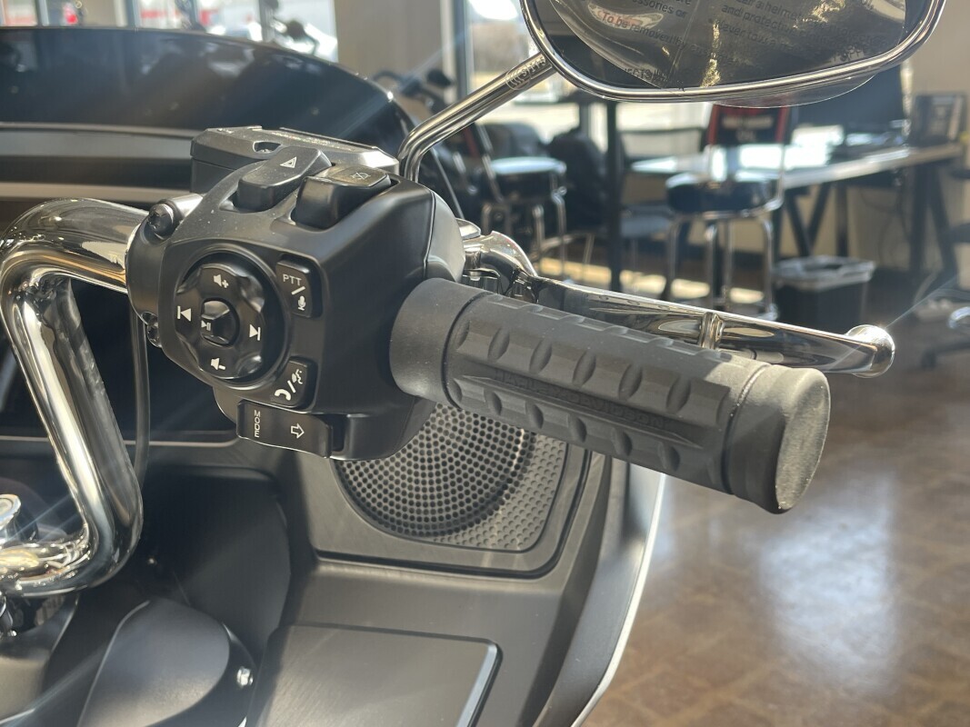 Harley-Davidson Road Glide 2025 FLTRX ATLAS SLV MTLIC - Photo 3