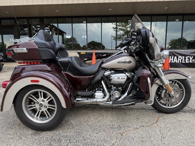 Harley-Davidson Tri Glide Ultra 2018 FLHTCUTG TWTDCHRY/SLVFRN - Photo 2