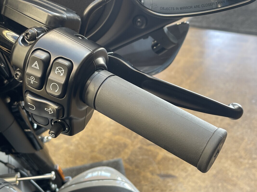 Harley-Davidson Tri Glide Ultra 2025 FLHTCUTG BILLIARD GRAY - Photo 3