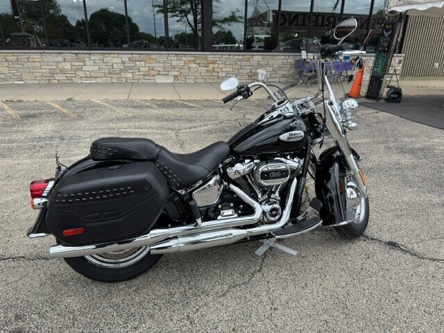Harley-Davidson Heritage Classic 114 2024 FLHCS BLACK - Photo 2