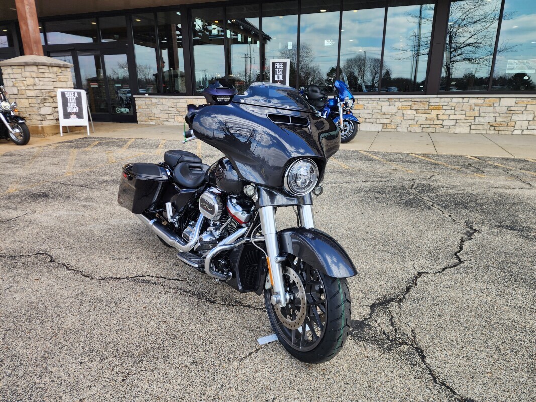Harley-Davidson CVO Street Glide 2020 FLHXSE BLACK STARDUST - Photo 2