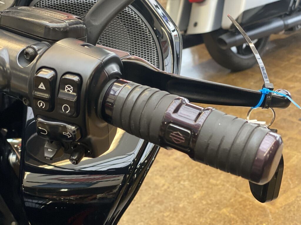 Harley-Davidson CVO Road Glide 2021 FLTRXSE BLACK HOLE - Photo 3