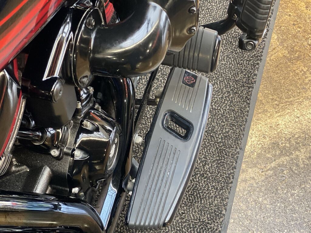 Harley-Davidson CVO Road Glide 2021 FLTRXSE BLACK HOLE - Photo 4
