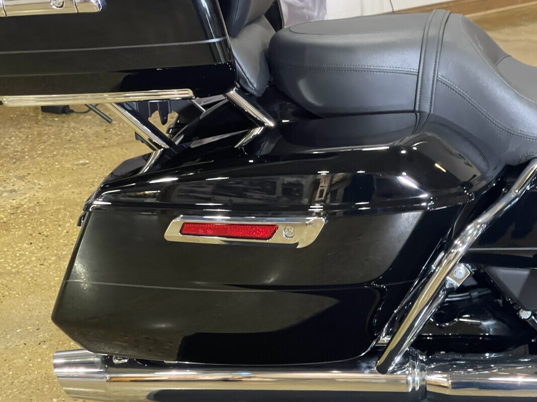 Harley-Davidson Street Glide Ultra 2025 FLHXU VIVID BLACK - Photo 6