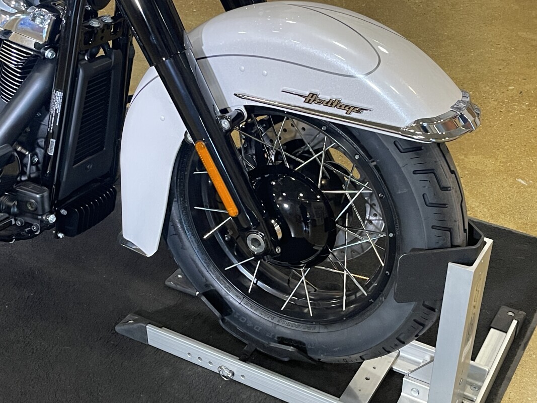 Harley-Davidson Heritage Classic 2025 FLHC WHITE ONYX PRL - Photo 2