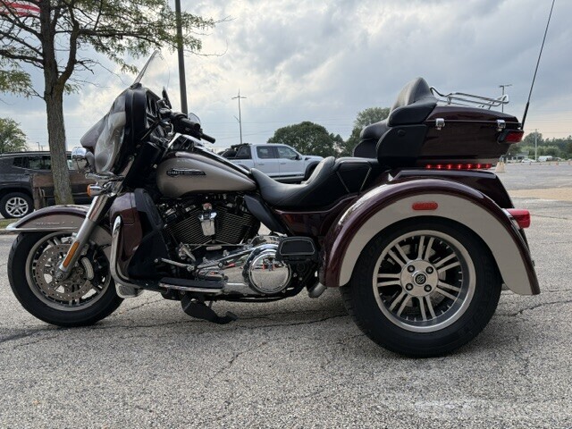 Harley-Davidson Tri Glide Ultra 2018 FLHTCUTG TWTDCHRY/SLVFRN - Photo 4