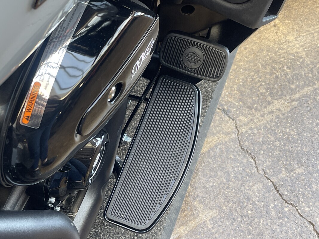 Harley-Davidson Tri Glide Ultra 2025 FLHTCUTG BILLIARD GRAY - Photo 4