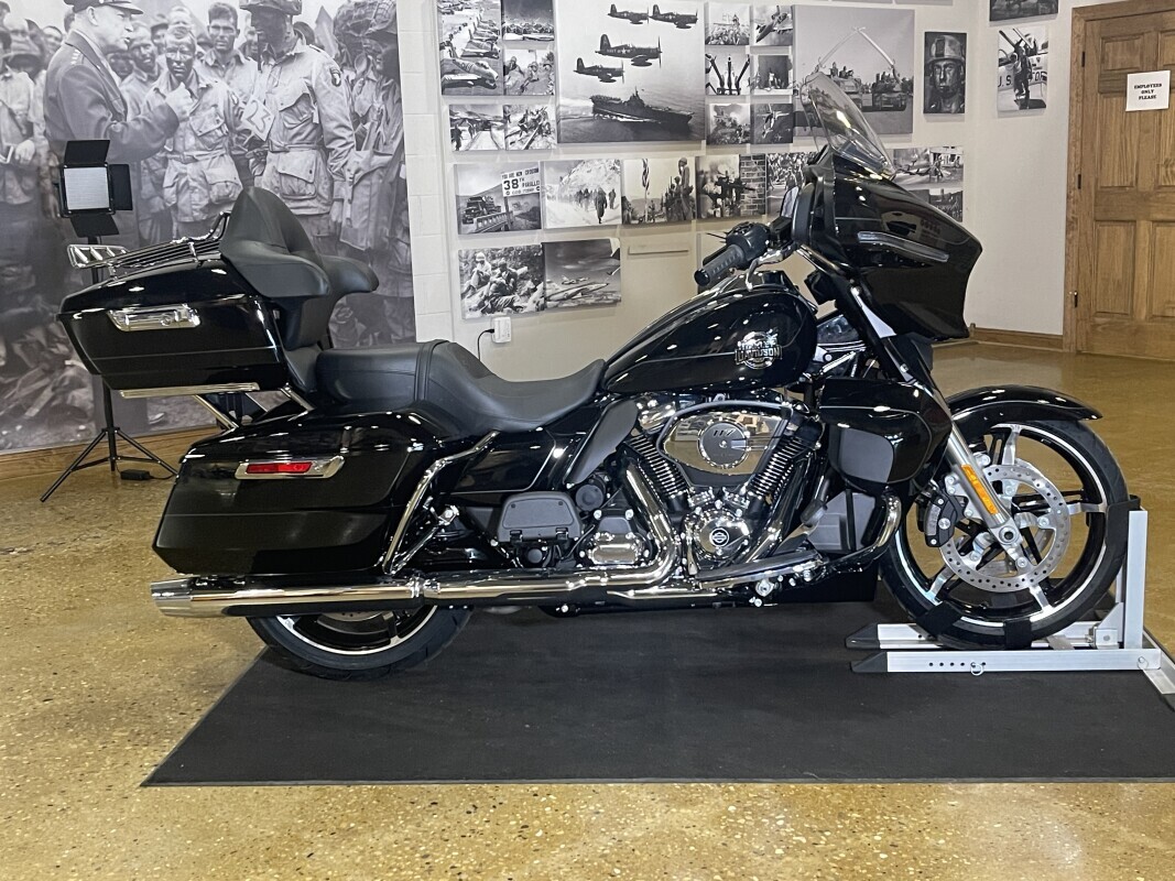 Harley-Davidson Street Glide Ultra 2025 FLHXU VIVID BLACK - Photo 5