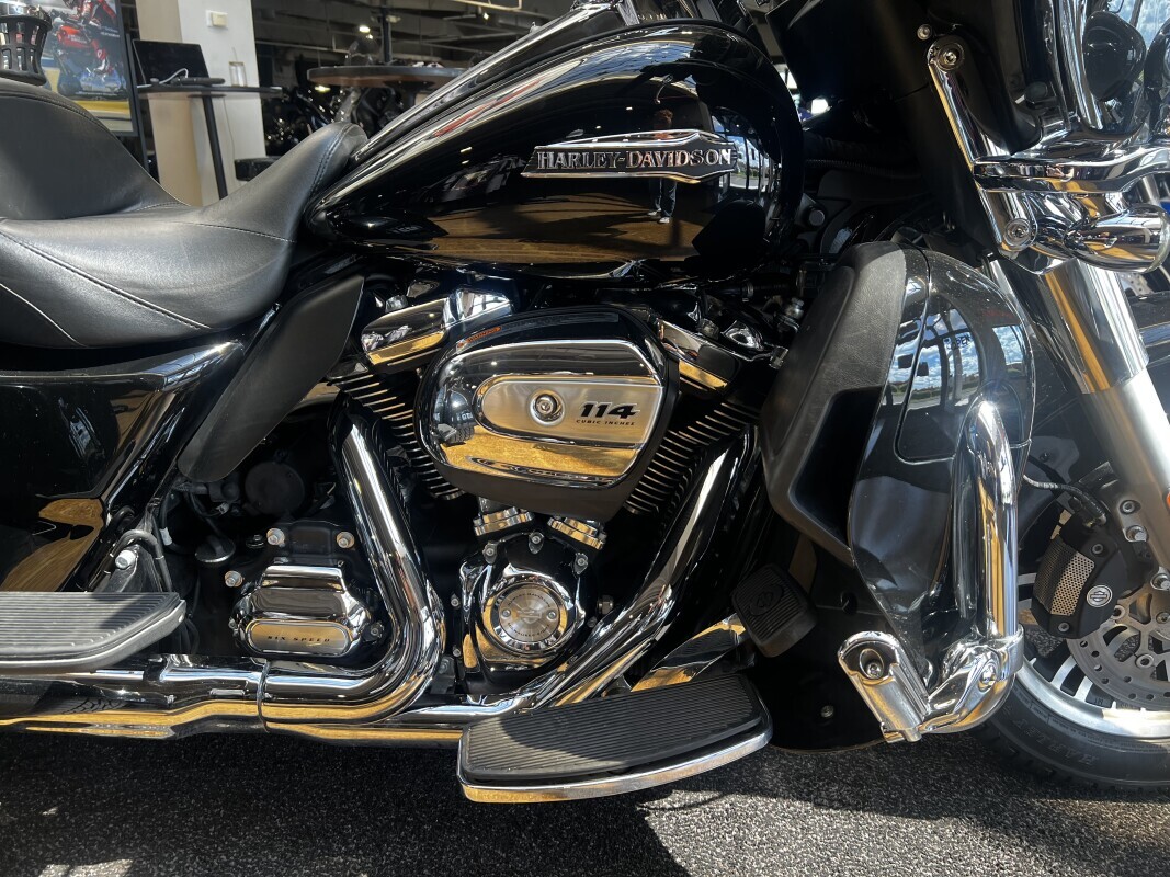 Harley-Davidson Tri Glide Ultra 2019 FLHTCUTG BLACK - Photo 6