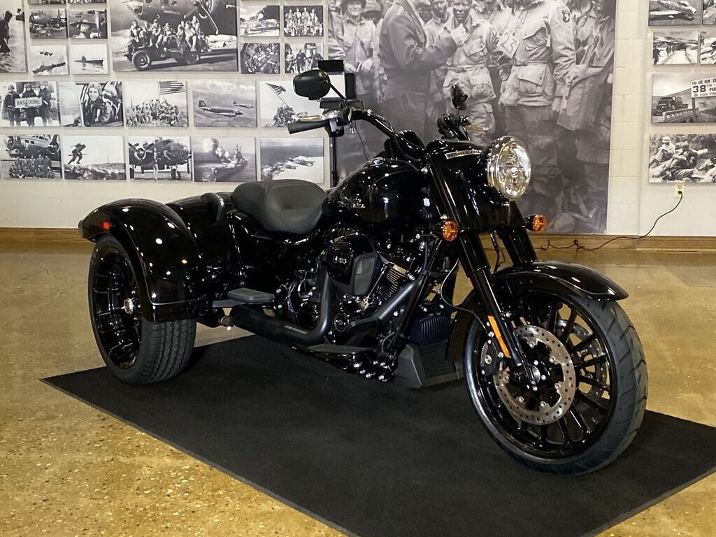 Harley-Davidson Freewheeler 2024 FLRT VIVID BLACK