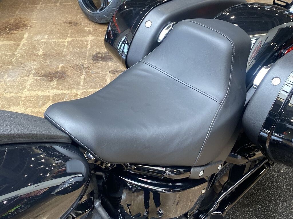 Harley-Davidson Low Rider ST 2024 FXLRST VIVID BLACK - Photo 10