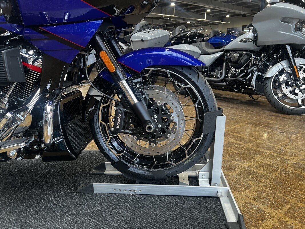 Harley-Davidson CVO Road Glide 2025 FLTRXSE BLUE STREAK - Photo 2