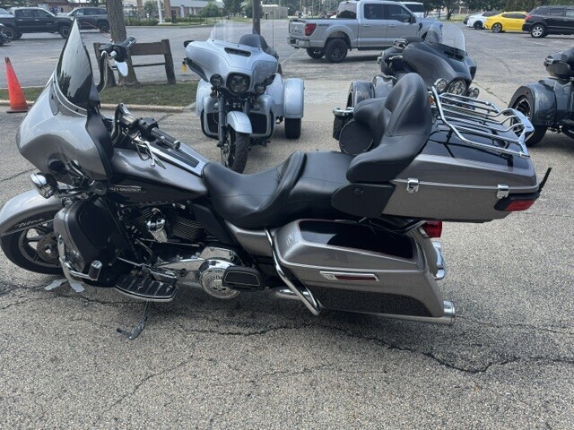 Harley-Davidson Electra Glide Ultra Classic 2017 FLHTCU SILVER/BLACK - Photo 4
