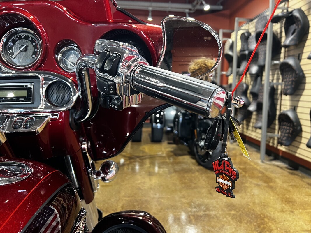 Harley-Davidson CVO Street Glide 2012 FLHXSE RED - Photo 6