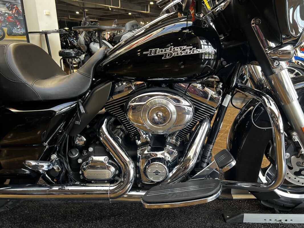 Harley-Davidson Street Glide 2012 FLHX Vivid Black - Photo 5