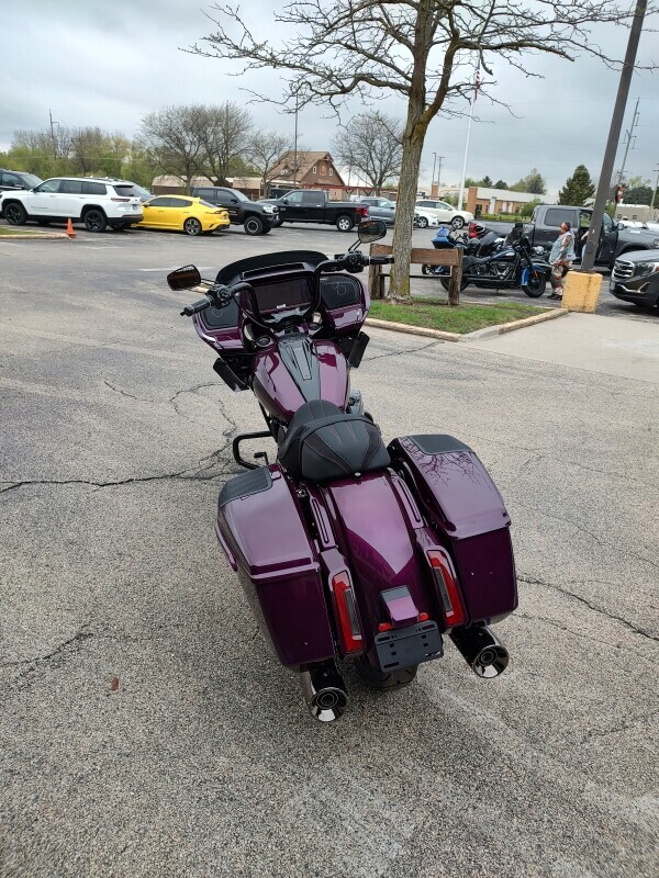 Harley-Davidson CVO Road Glide 2025 FLTRXSE POISON BERY FADE - Photo 7