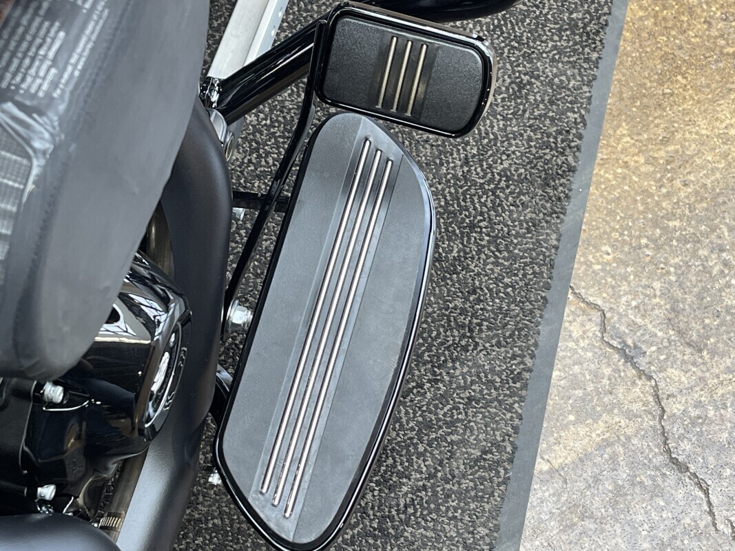 Harley-Davidson Road King Special 2025 FLHRXS VIVID BLACK - Photo 4