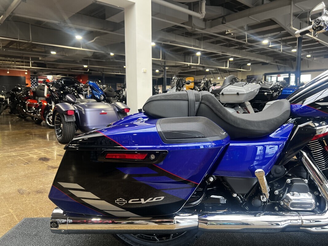 Harley-Davidson CVO Road Glide 2025 FLTRXSE BLUE STREAK - Photo 6