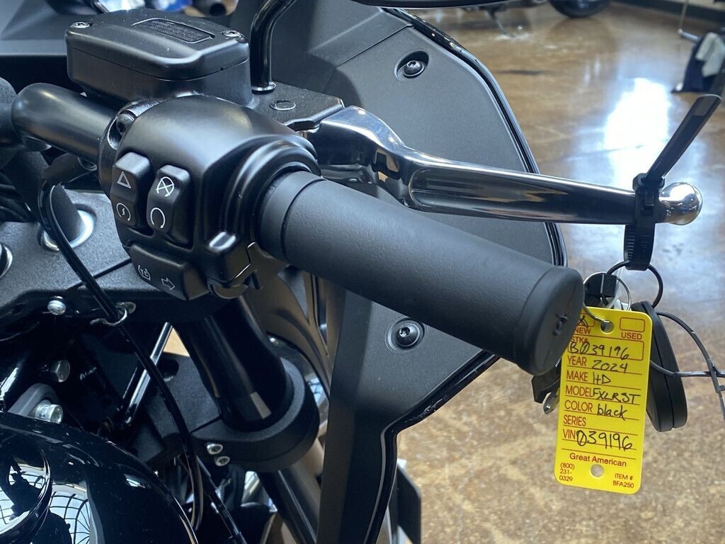 Harley-Davidson Low Rider ST 2024 FXLRST VIVID BLACK - Photo 3