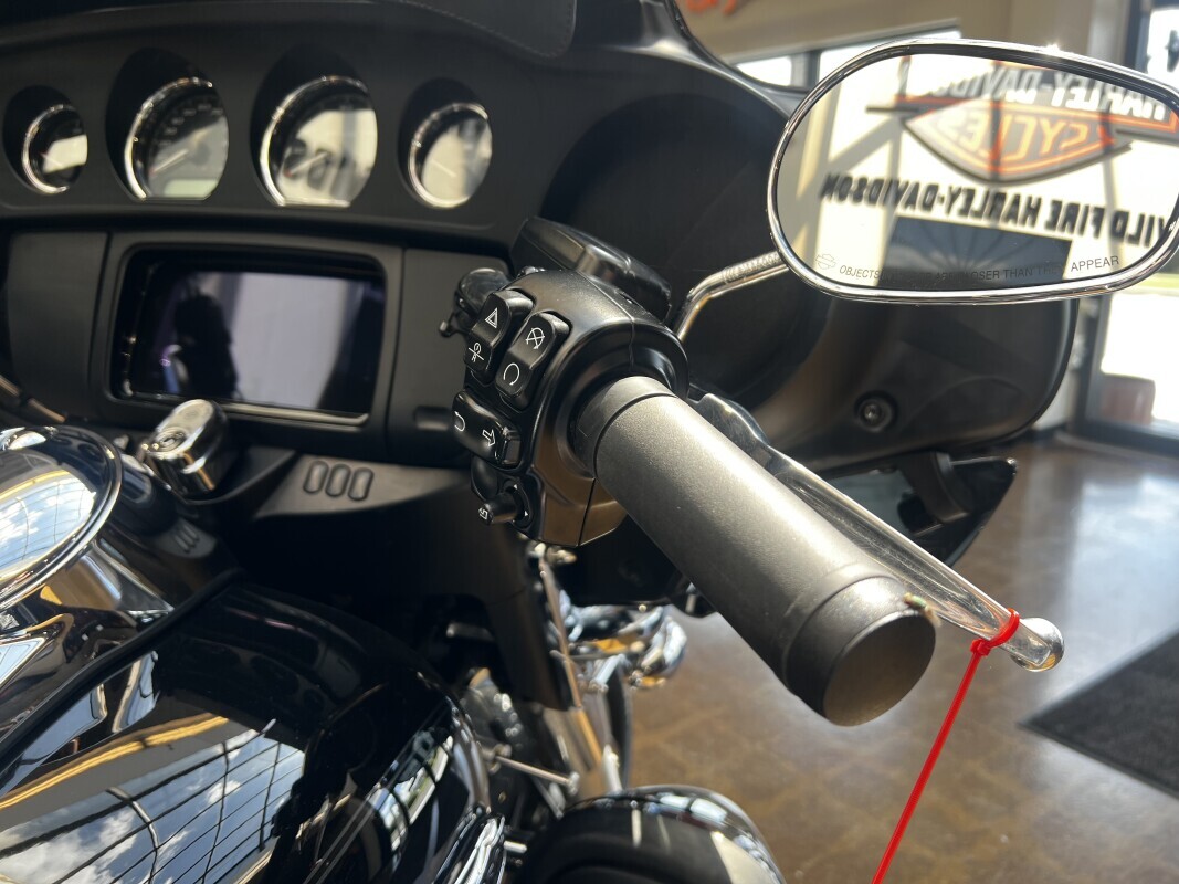 Harley-Davidson Tri Glide Ultra 2019 FLHTCUTG BLACK - Photo 3