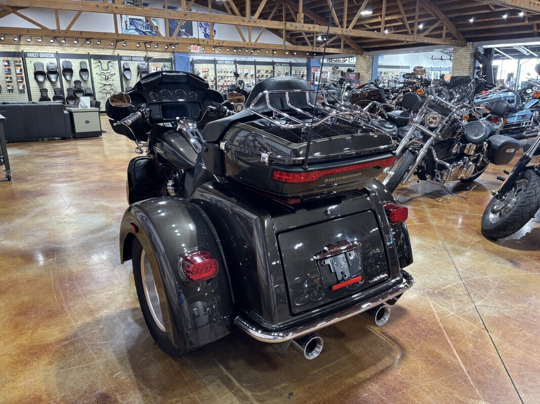 Harley-Davidson Tri Glide Ultra 2020 FLHTCUTG RVR RCK GRY/BLK - Photo 6