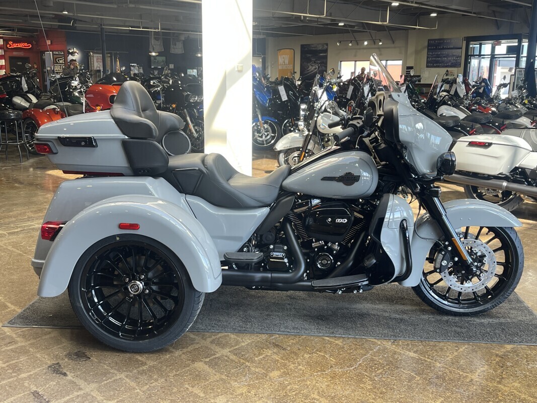 Harley-Davidson Tri Glide Ultra 2025 FLHTCUTG BILLIARD GRAY - Photo 5