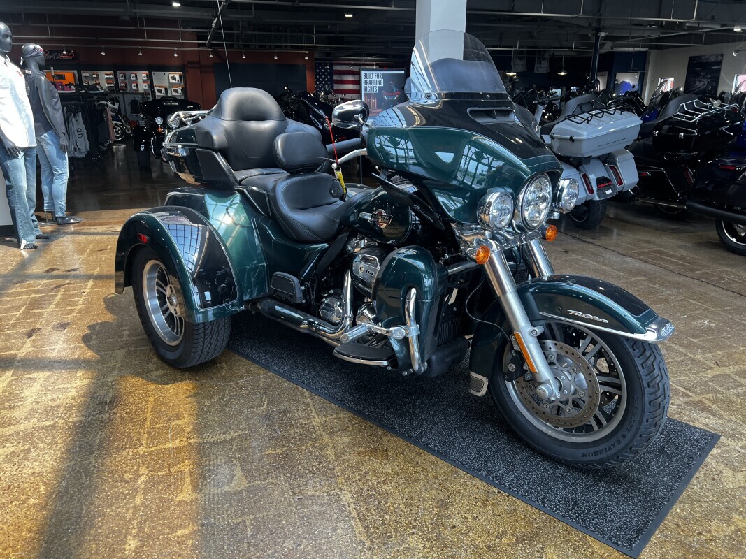 Harley-Davidson Tri Glide Ultra 2024 FLHTCUTG GREEN/BLACK